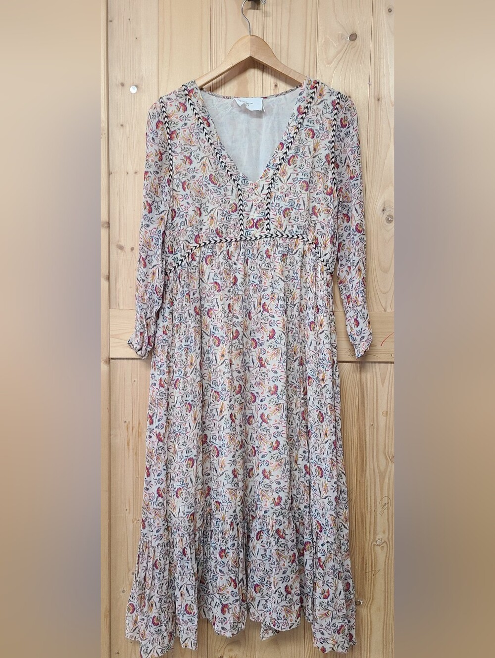 Bohemian Cream Floral Maxi Dress with‎ V-Neck